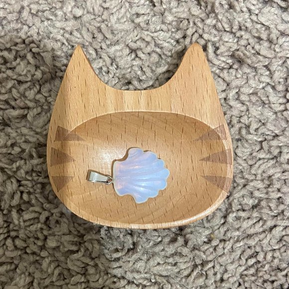 opal crystal seashell pendant - Picture 2 of 2